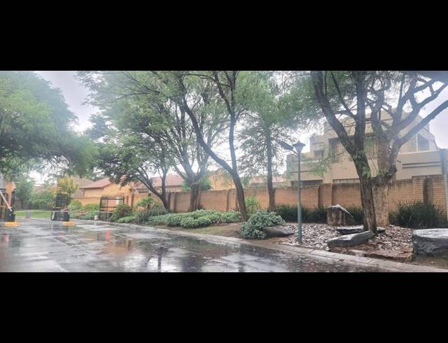 3 BEDROOM TOWNHOUSE FOR SALE IN AMBERFIELD